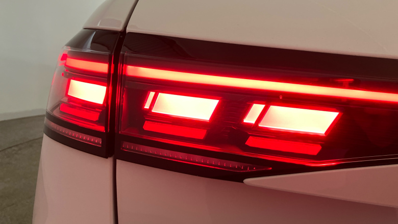 Volkswagen Passat 1.5 eTSI R-Line 5dr DSG Petrol Estate